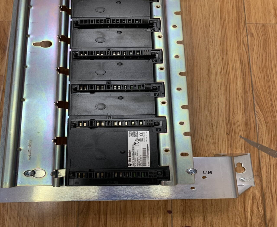 A-B 2094-PRS8 Output module