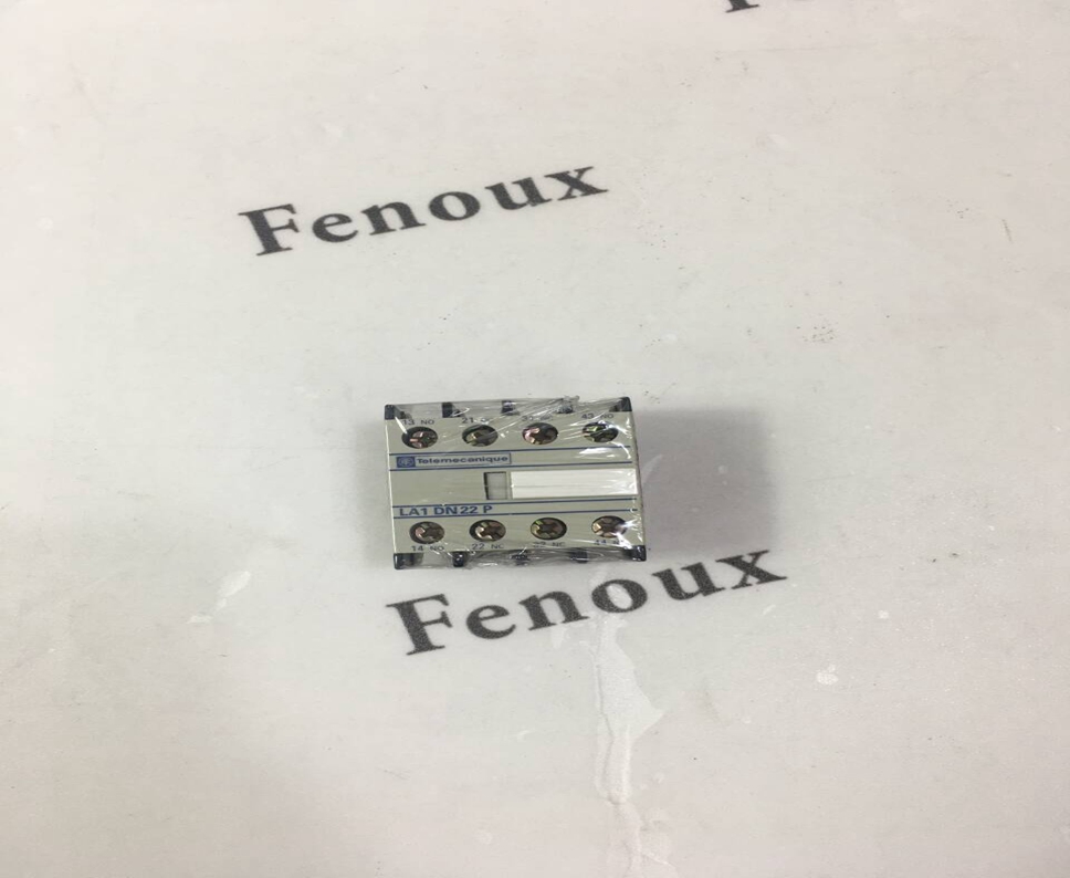 SCHNEIDER LC1D09U7 Output module